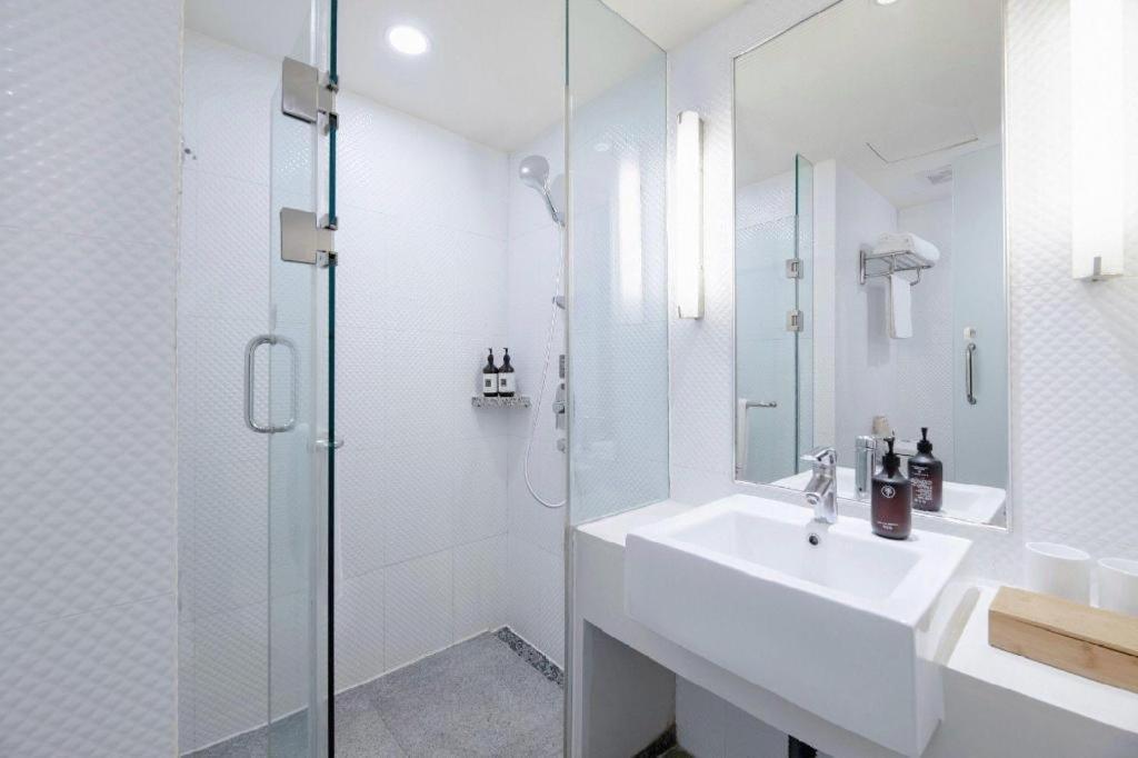 Ji Hotel Chongqing Shangqingsi Niujiaotuo Metro Station Чунцин Екстериор снимка